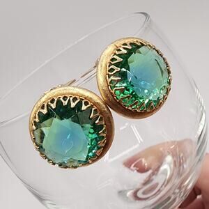 VTG Peacock Green Blue Color Shift Glass Earrings Textured Gold Tone Crown Prong